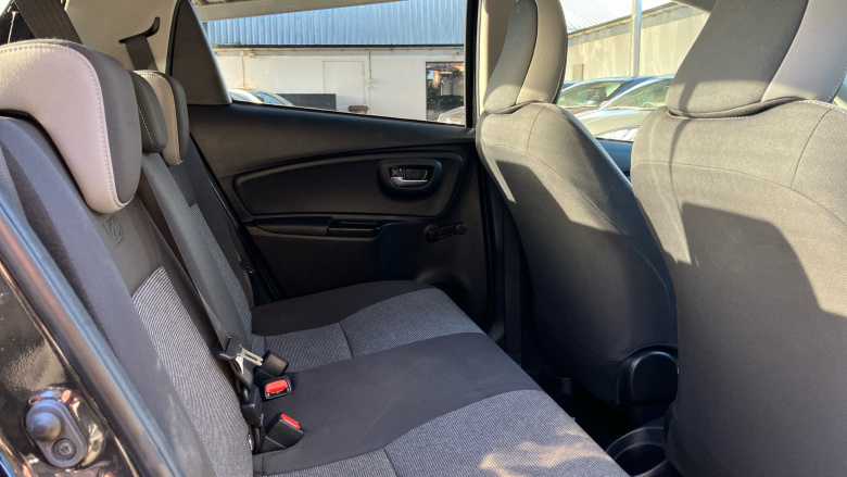 Toyota Yaris 1.5 Hybrid Y20 5dr CVT [Bi-tone] Hybrid Hatchback